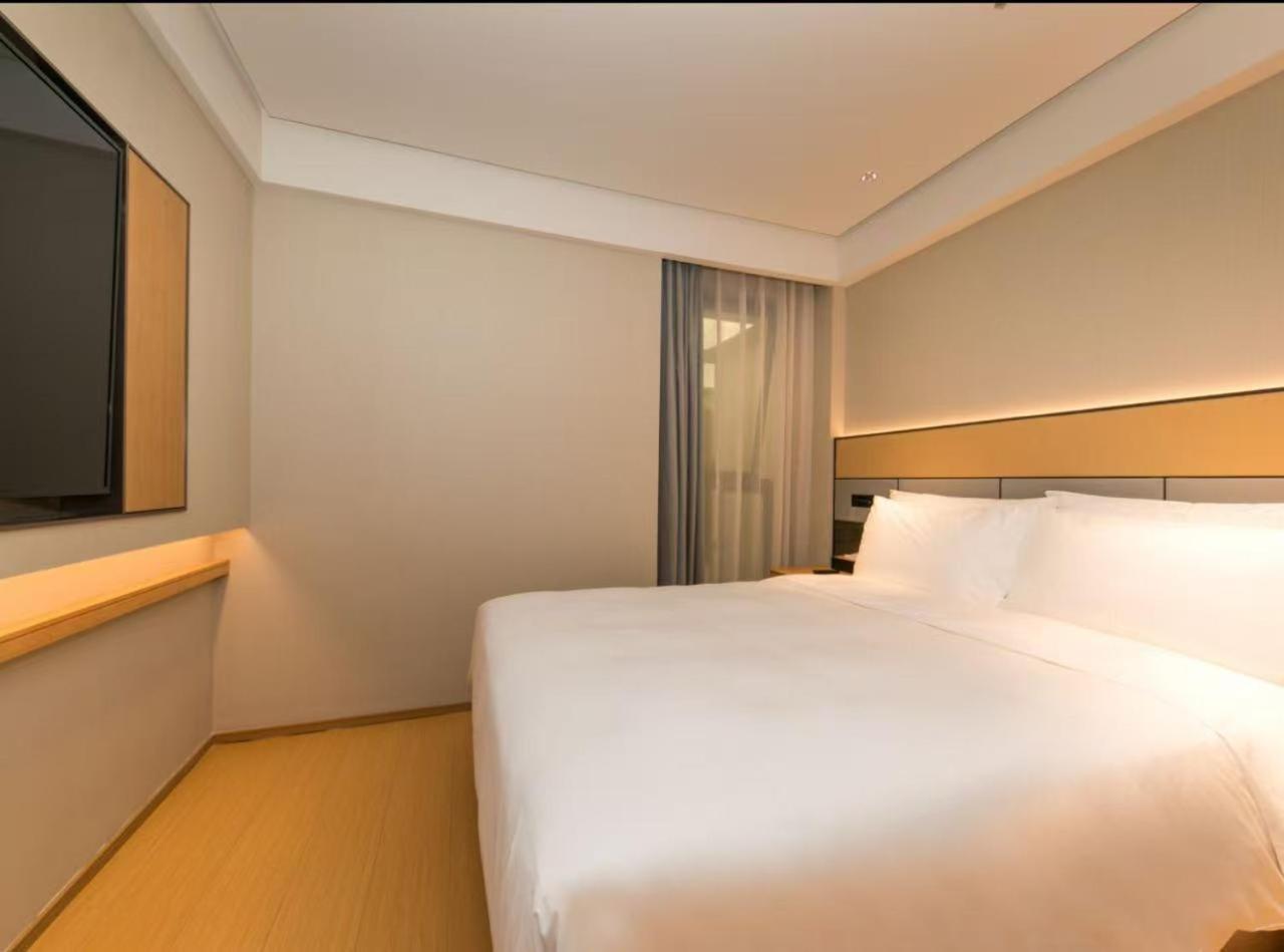 Hotel Ji Huangxing Road Subway Station 3*