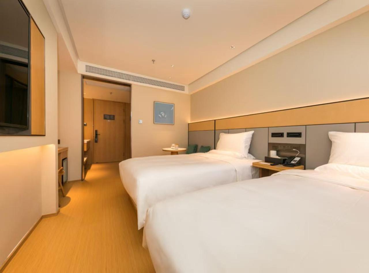 Ji Huangxing Road Subway Station Hotel 3*