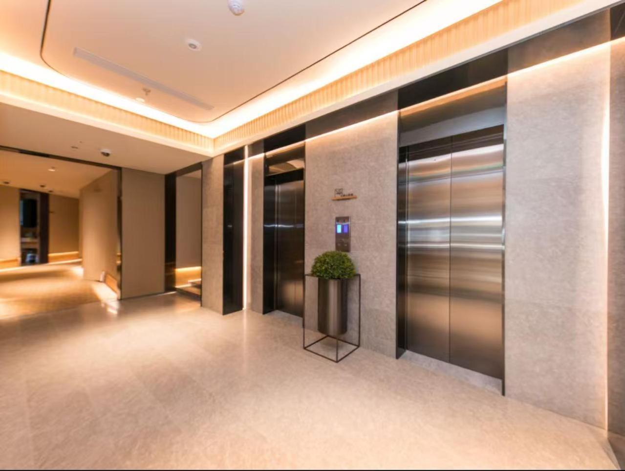 Ji Huangxing Road Subway Station 3*